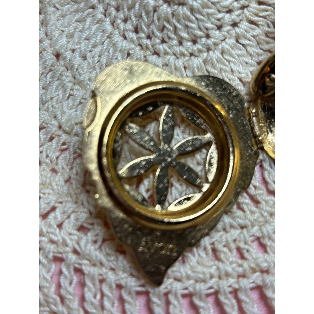 1970s Avon Gold Tone Leaf Locket Brooch Solid Perfume Holder Textured 2